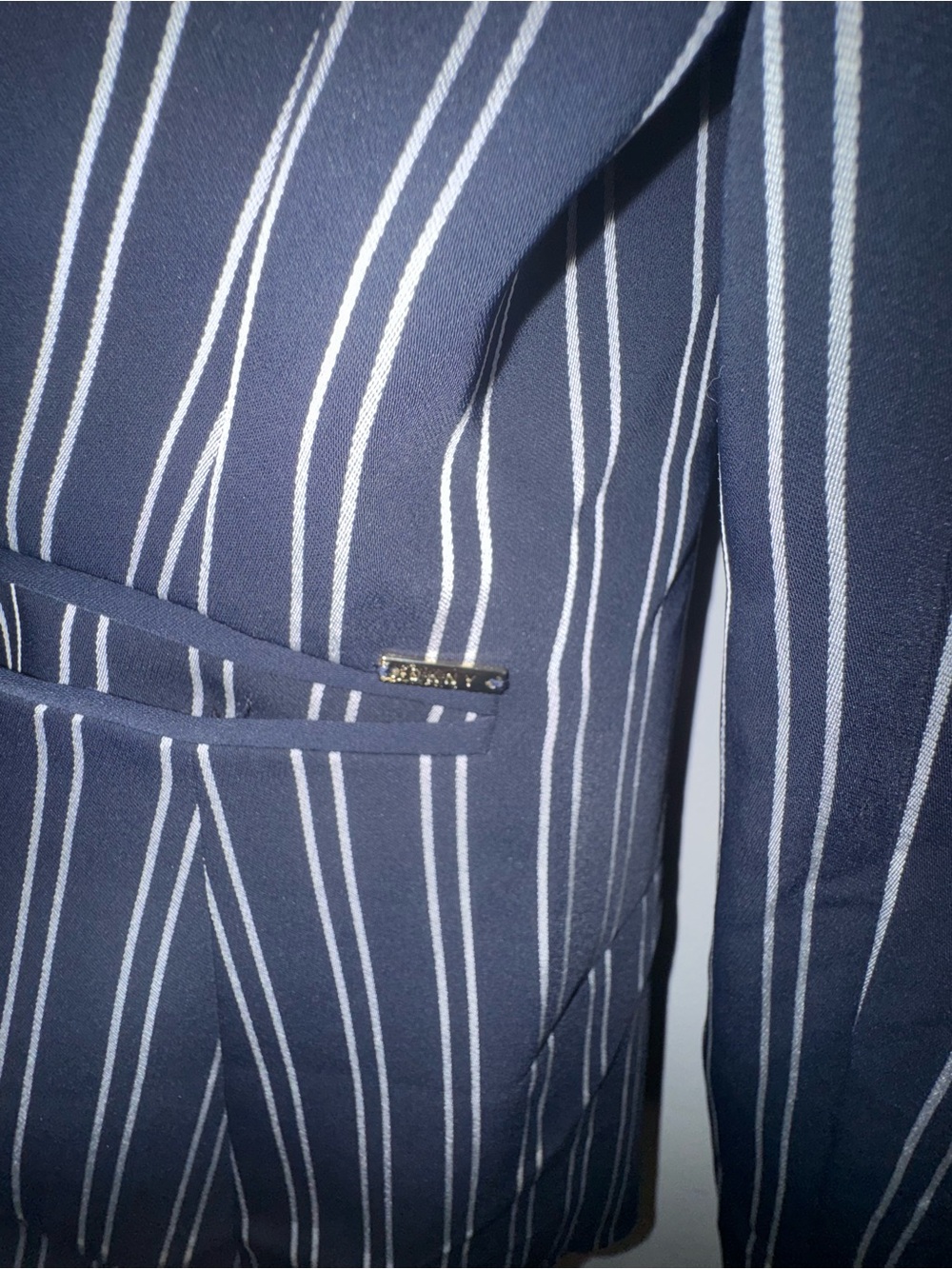 DKNY Navy Pinstripe Blazer Size 10 Career Office One Button Jacket - Picture 4 of 10